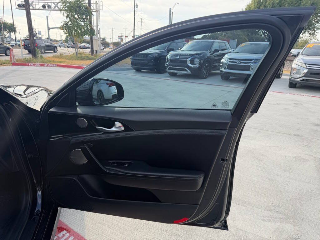 Used 2022 Kia Stinger GT-Line w/ Sun & Sound Package RWD image 14