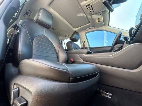 Used 2024 Toyota Highlander XLE FWD image 27