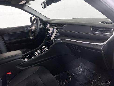 Used 2023 Jeep Grand Cherokee Altitude image 28