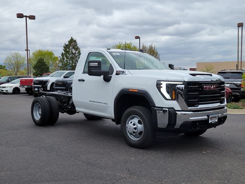 New 2026 GMC Sierra 3500 Pro AWD/4WD image 1