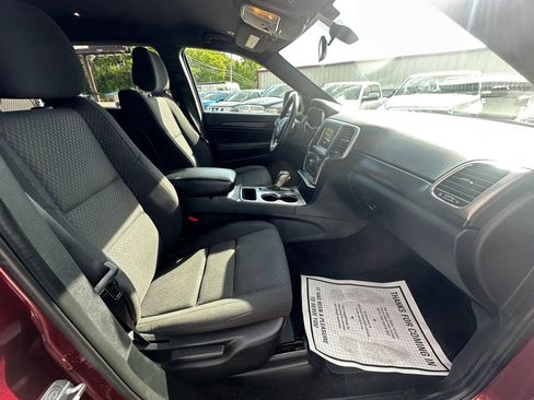 Used 2018 Jeep Grand Cherokee Laredo AWD/4WD image 13