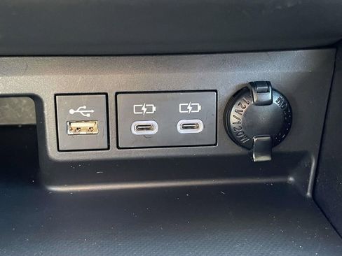 Used 2023 Toyota Highlander Limited image 22