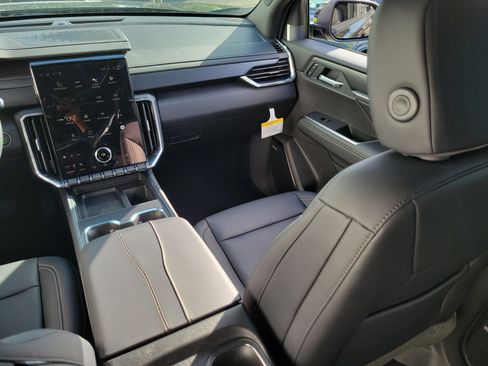 New 2026 GMC Acadia Elevation w/ Elevation Premium Package FWD image 18