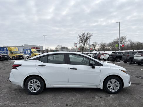 Used 2025 Nissan Versa S w/ Trunk Package image 4