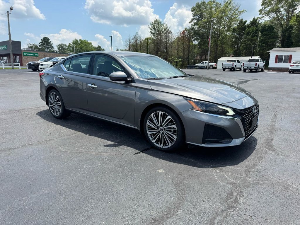 Used 2024 Nissan Altima 2.5 SL FWD image 4