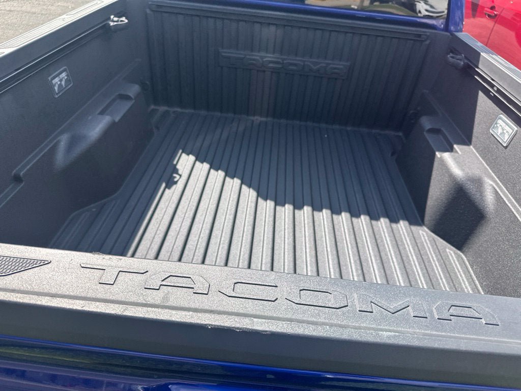 Used 2025 Toyota Tacoma SR5 AWD/4WD image 9