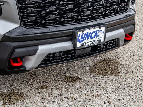 Used 2024 Chevrolet Traverse Z71 image 13