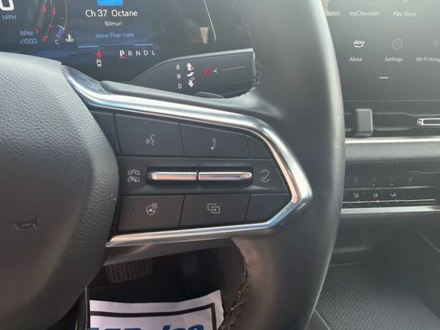 Used 2025 Chevrolet Equinox LT FWD image 16