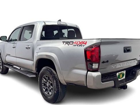 Used 2018 Toyota Tacoma TRD Sport image 4