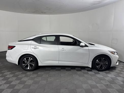 Used 2021 Nissan Sentra SV image 3