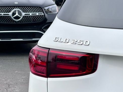 New 2026 Mercedes-Benz GLB 250 4MATIC image 9