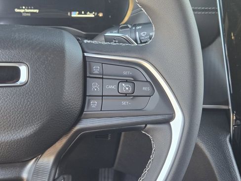 New 2025 Jeep Grand Cherokee Laredo image 14