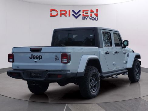 Used 2023 Jeep Gladiator Willys image 6