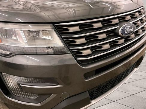 Used 2016 Ford Explorer XLT w/ Equipment Group 201A AWD/4WD image 30