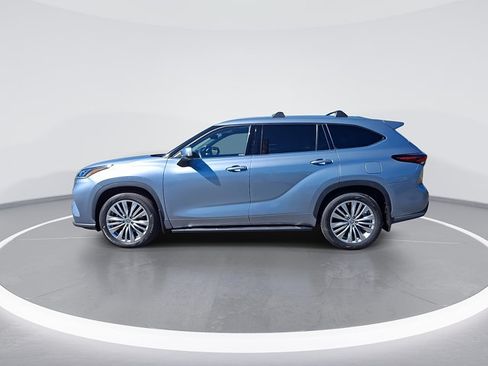 Certified 2024 Toyota Highlander Platinum AWD/4WD image 6