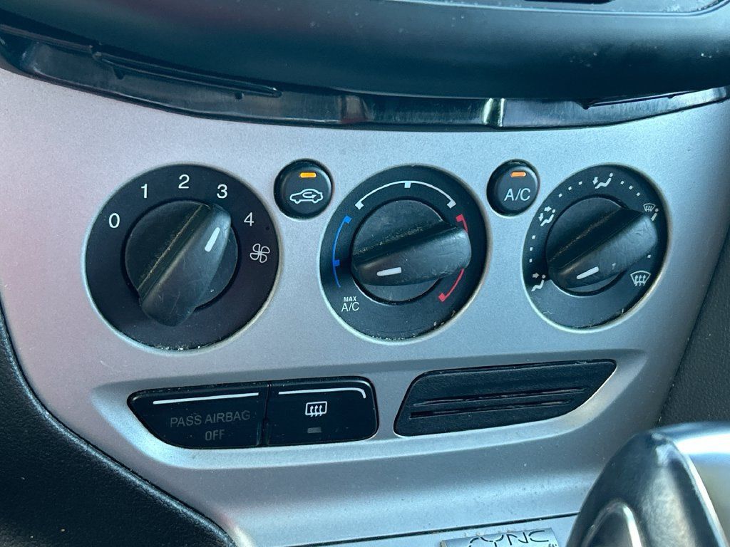 Used 2013 Ford Focus SE FWD image 24