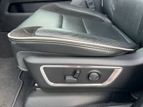 Used 2025 RAM 1500 Laramie w/ Sport Appearance Package AWD/4WD image 13