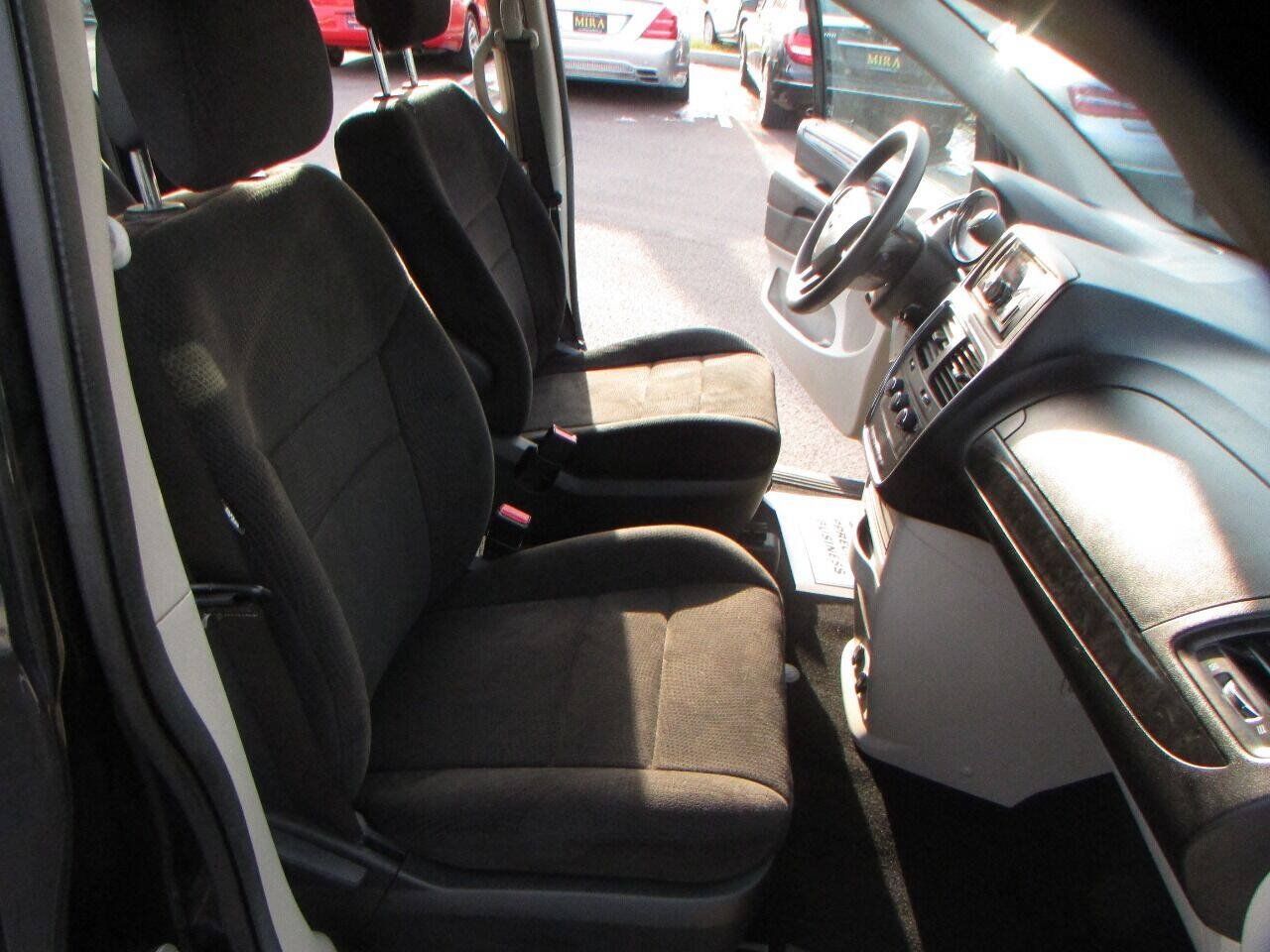 Used 2013 Dodge Grand Caravan American Value Package FWD image 13