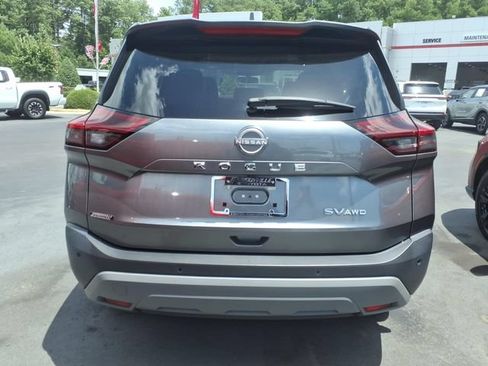 Used 2023 Nissan Rogue SV AWD/4WD image 2