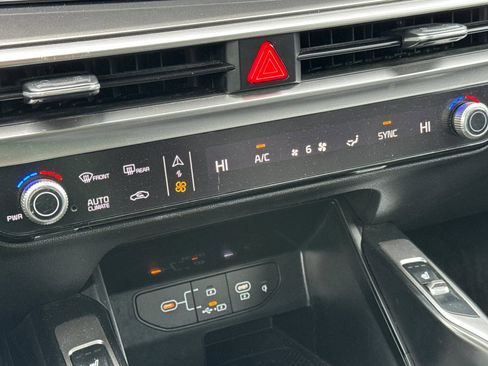 Used 2024 Kia Sorento S image 24