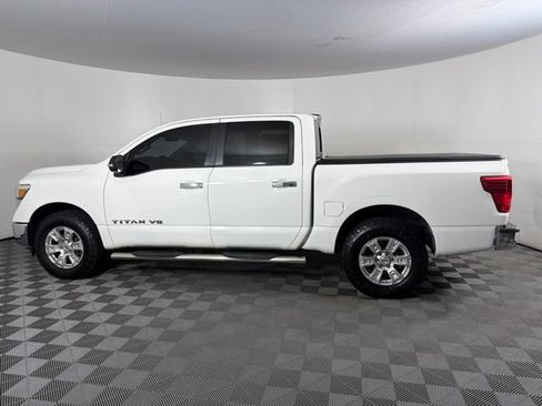 Used 2018 Nissan Titan SV AWD/4WD image 16