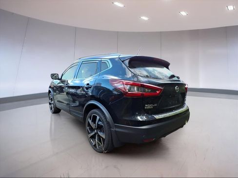 Used 2022 Nissan Rogue Sport SL w/ Premium Package image 3