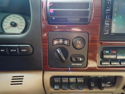 Used 2006 Ford F250 Lariat image 25