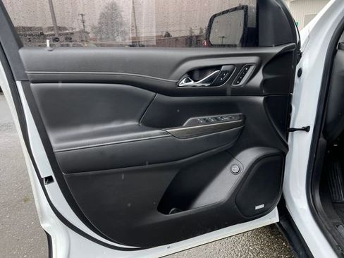 Used 2020 GMC Acadia SLT w/ Premium Package image 19