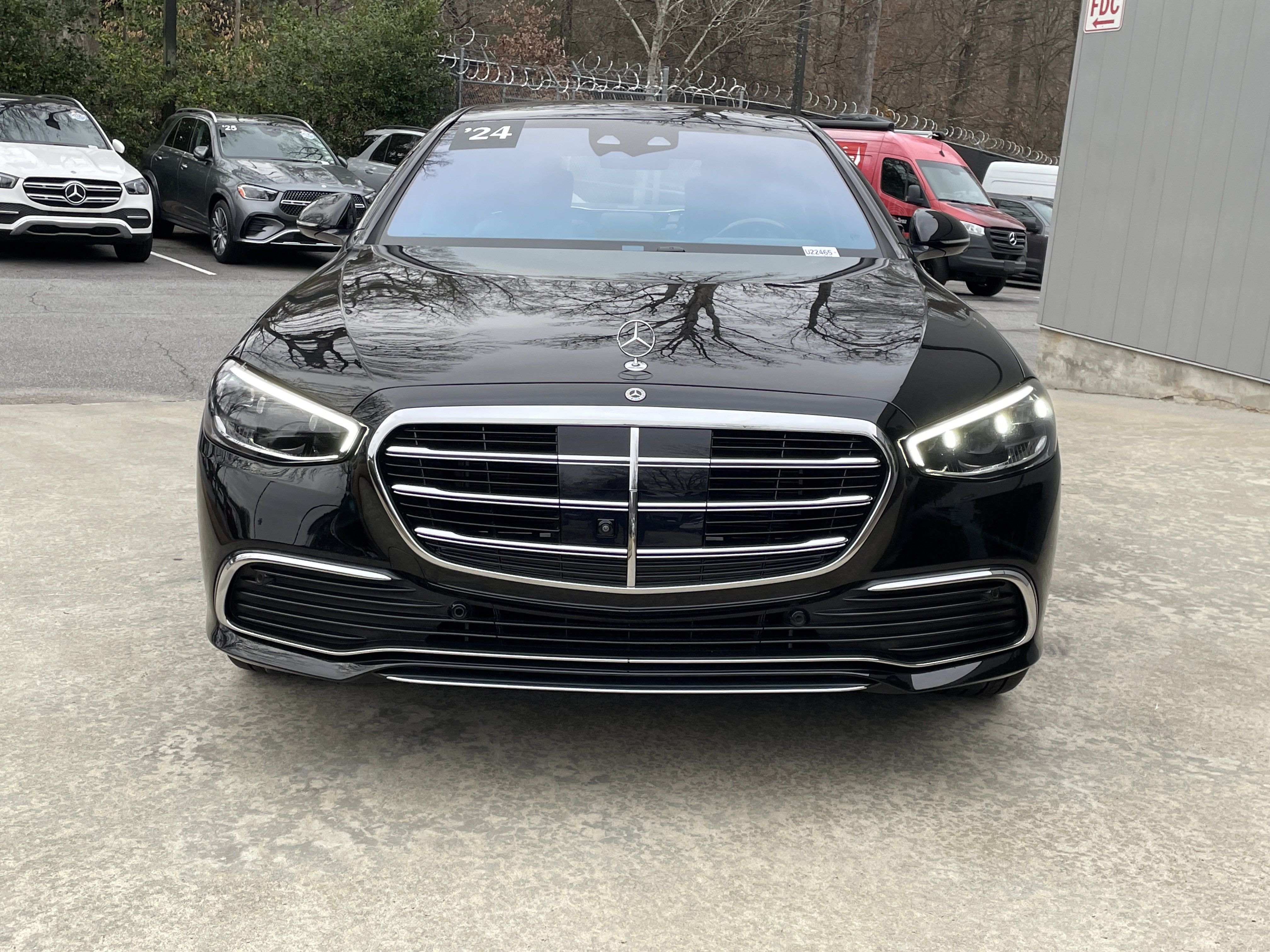 Used 2024 Mercedes-Benz S 580e 4MATIC Sedan image 3