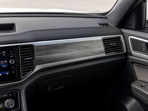 Used 2023 Volkswagen Atlas Cross Sport SE w/ Panoramic Sunroof Package FWD image 12