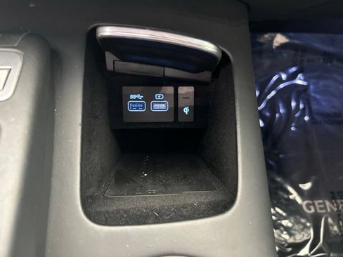 Used 2025 Genesis GV70 2.5T AWD/4WD image 50