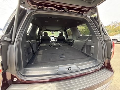 Used 2024 Ford Expedition Platinum image 33