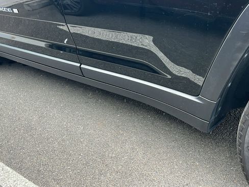 Used 2022 Jeep Grand Cherokee Limited 4xe image 11