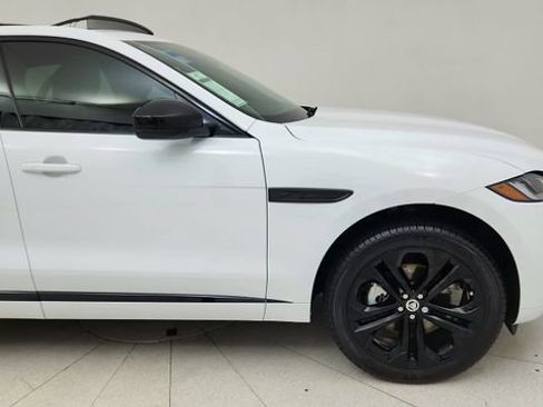 Used 2025 Jaguar F-PACE R-Dynamic S image 8