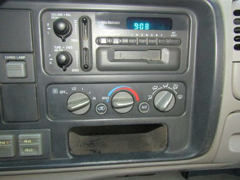 Used 2000 Chevrolet Silverado 2500 4x4 Regular Cab w/ Comfort & Convenience Pkg image 19