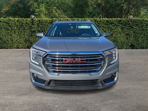 Used 2024 GMC Terrain SLT image 9