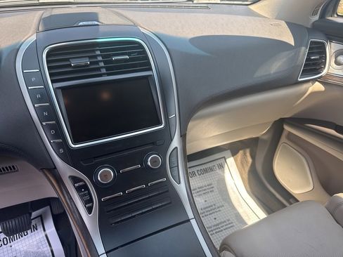 Used 2016 Lincoln MKX Reserve w/ Luxury Package image 18