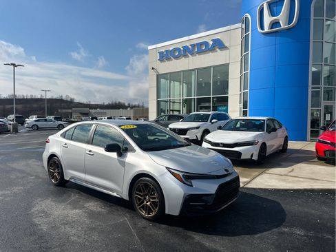 Used 2024 Toyota Corolla Sedan w/ SE Convenience Package image 2