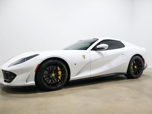 Used 2022 Ferrari 812 GTS RWD image 12