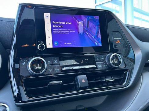 Used 2023 Toyota Highlander XLE FWD image 28