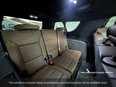 Used 2023 Chevrolet Suburban High Country image 15