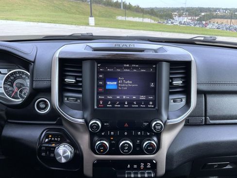 Used 2019 RAM 1500 Laramie AWD/4WD image 12
