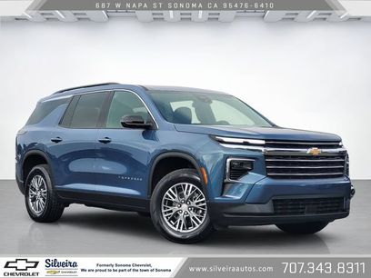 Used 2025 Chevrolet Traverse LT