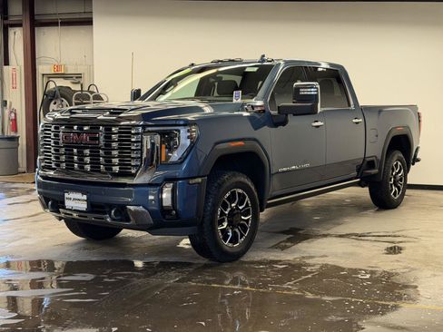 Used 2024 GMC Sierra 2500 Denali w/ Denali Reserve Package AWD/4WD image 6
