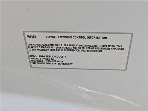 Used 2024 Tesla Model Y Long Range AWD/4WD image 24