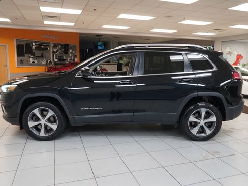 Used 2019 Jeep Cherokee Limited image 2