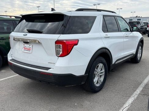 Used 2021 Ford Explorer XLT image 3