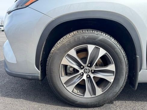 Used 2023 Toyota Highlander XLE image 10
