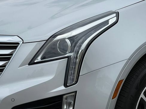 Used 2018 Cadillac XT5 Luxury w/ Driver Awareness Package AWD/4WD image 39