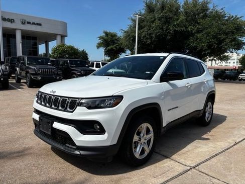 Certified 2024 Jeep Compass Latitude AWD/4WD image 3